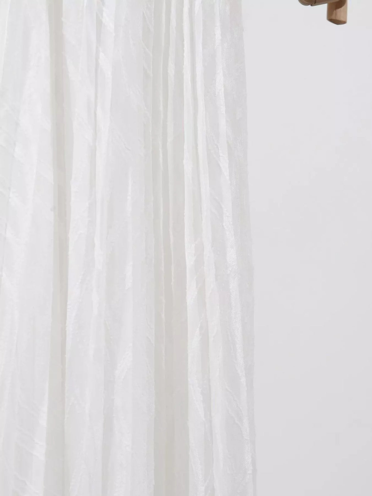V neck long sleeve maxi dress styling detail