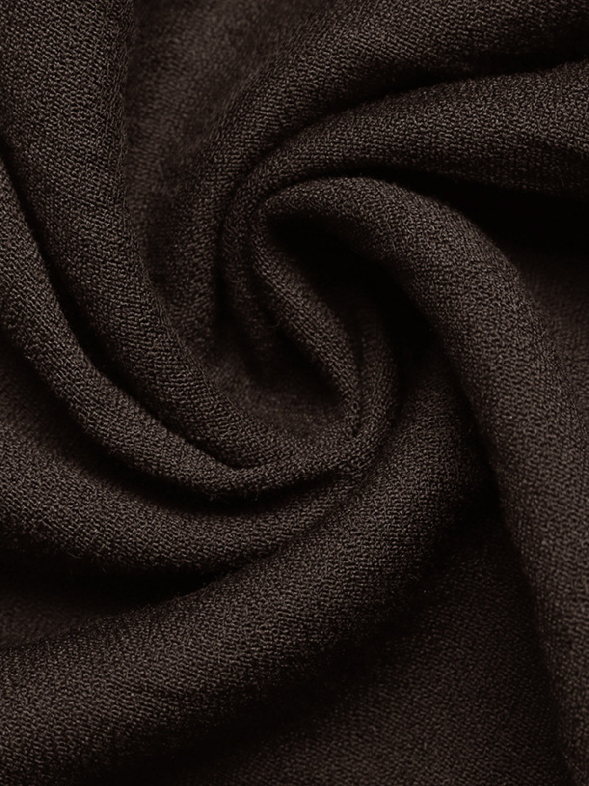 Skirt movement of the wide hem brown maxi dress
