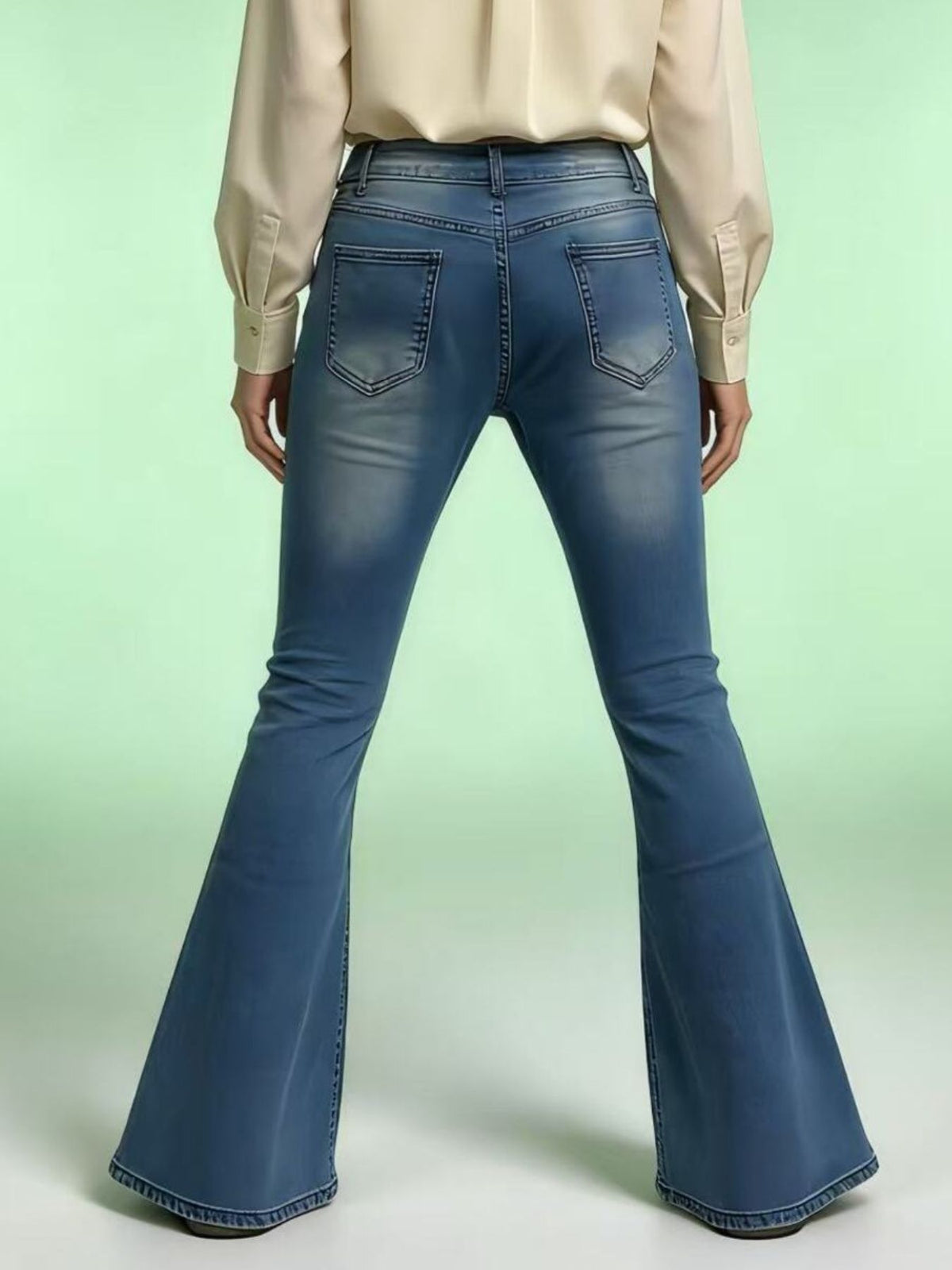 Flare jeans in light blue wash
