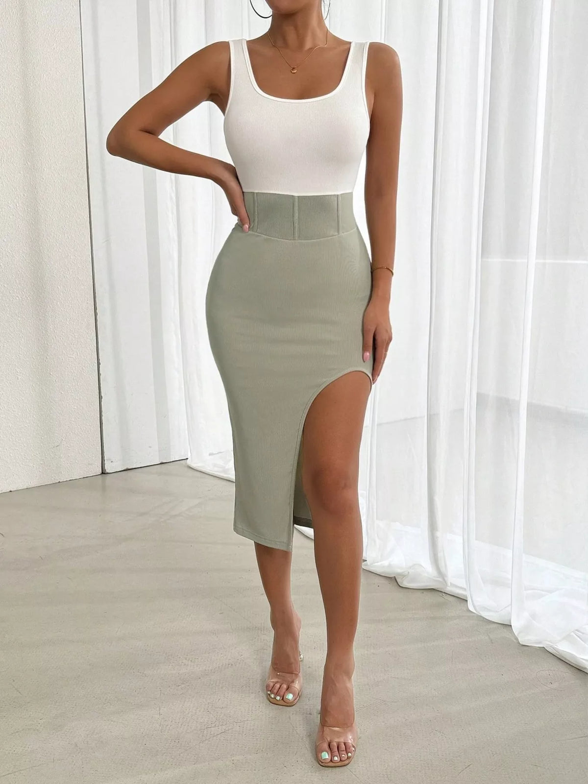 Back view of the sleeveless two tone dress