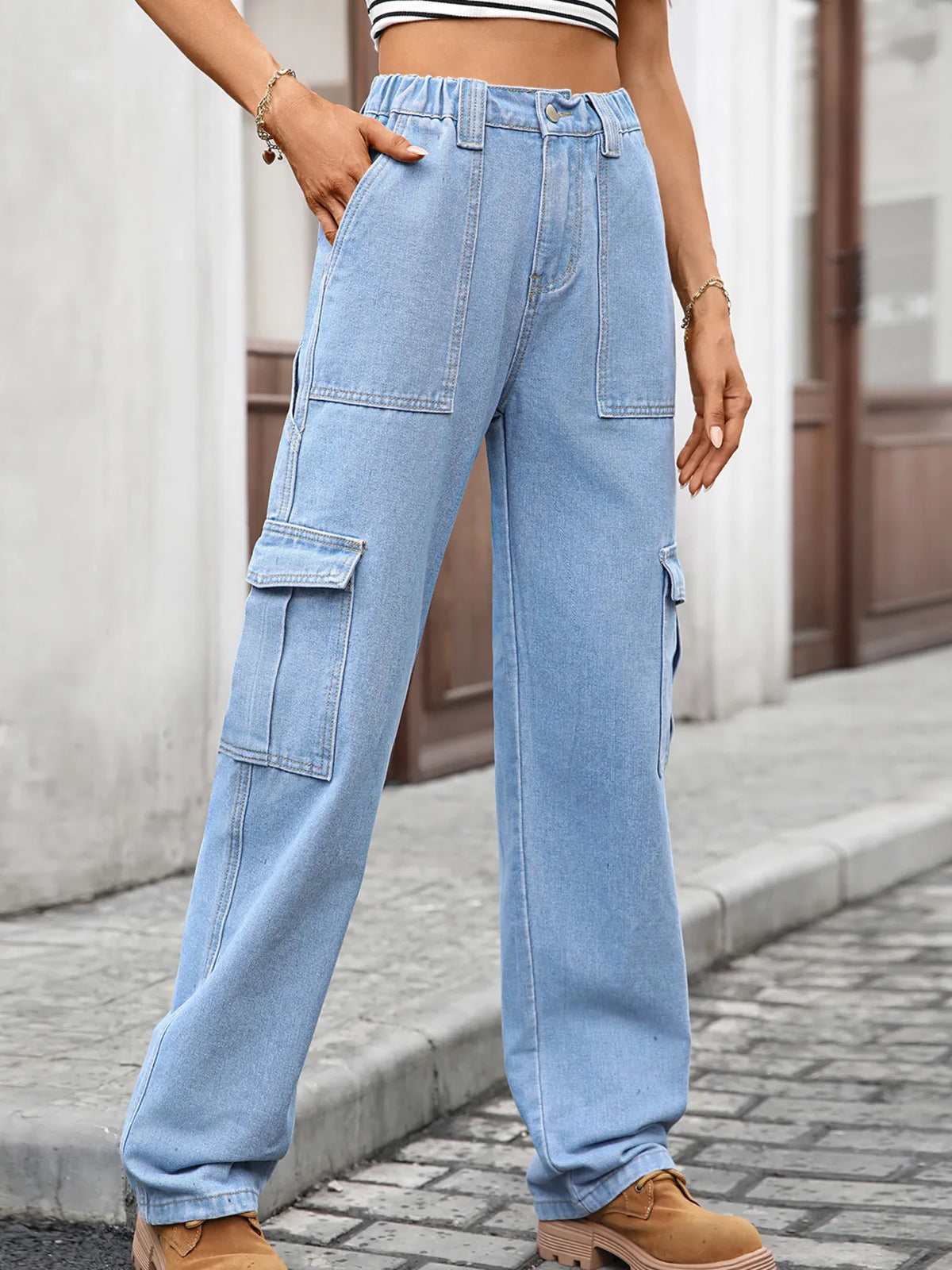 Alternate wash of high waisted cargo jeans