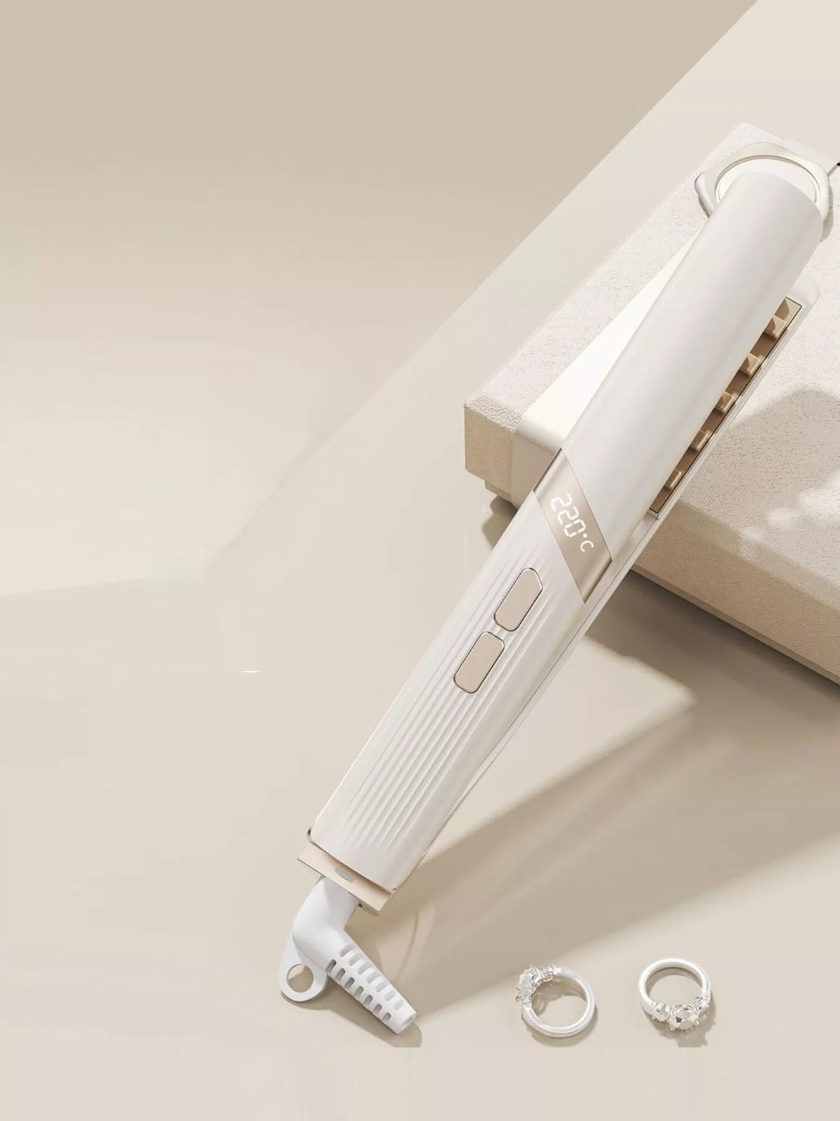 Curling iron creating a curl