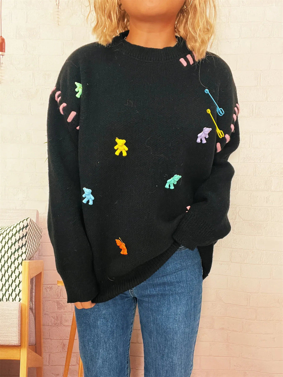 bear applique round neck sweater neckline detail