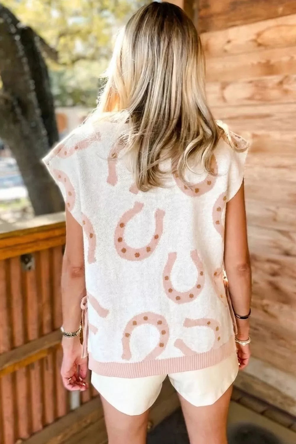 Western horseshoe print knit detail