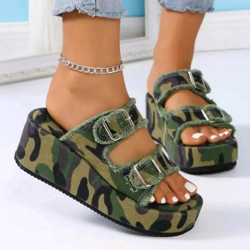 Raw hem wedge sandals in black