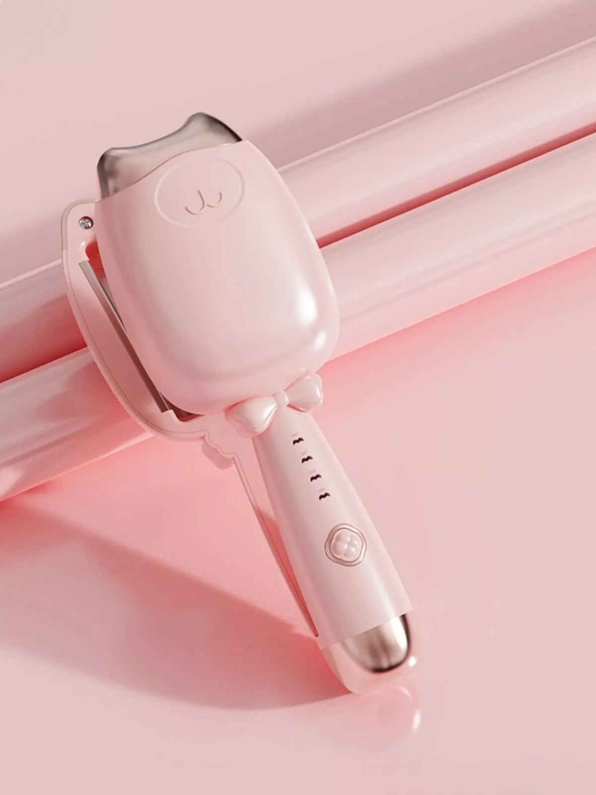 Curling iron cat paw barrel close up