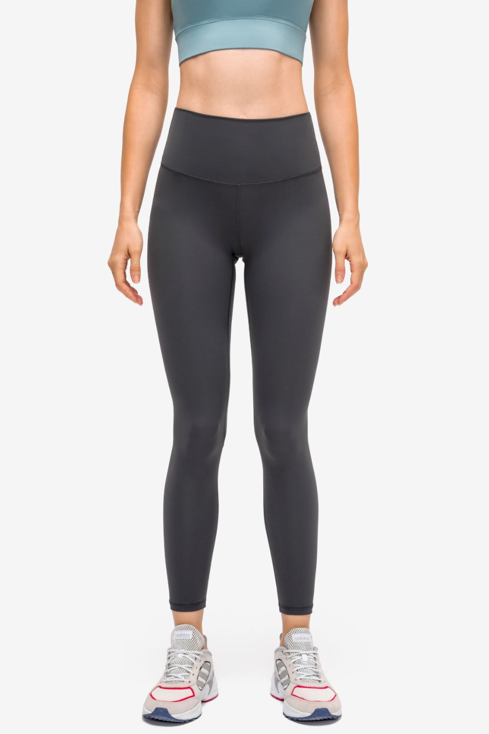 Sports leggings lifting fit back detail