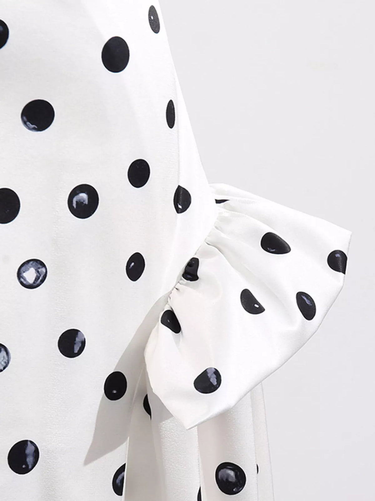 Polka dot skirt summer styled look