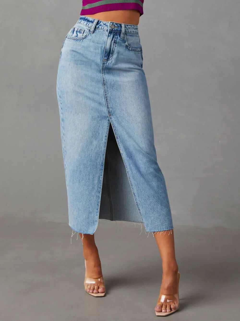 Denim midi skirt with high waist and pockets side view