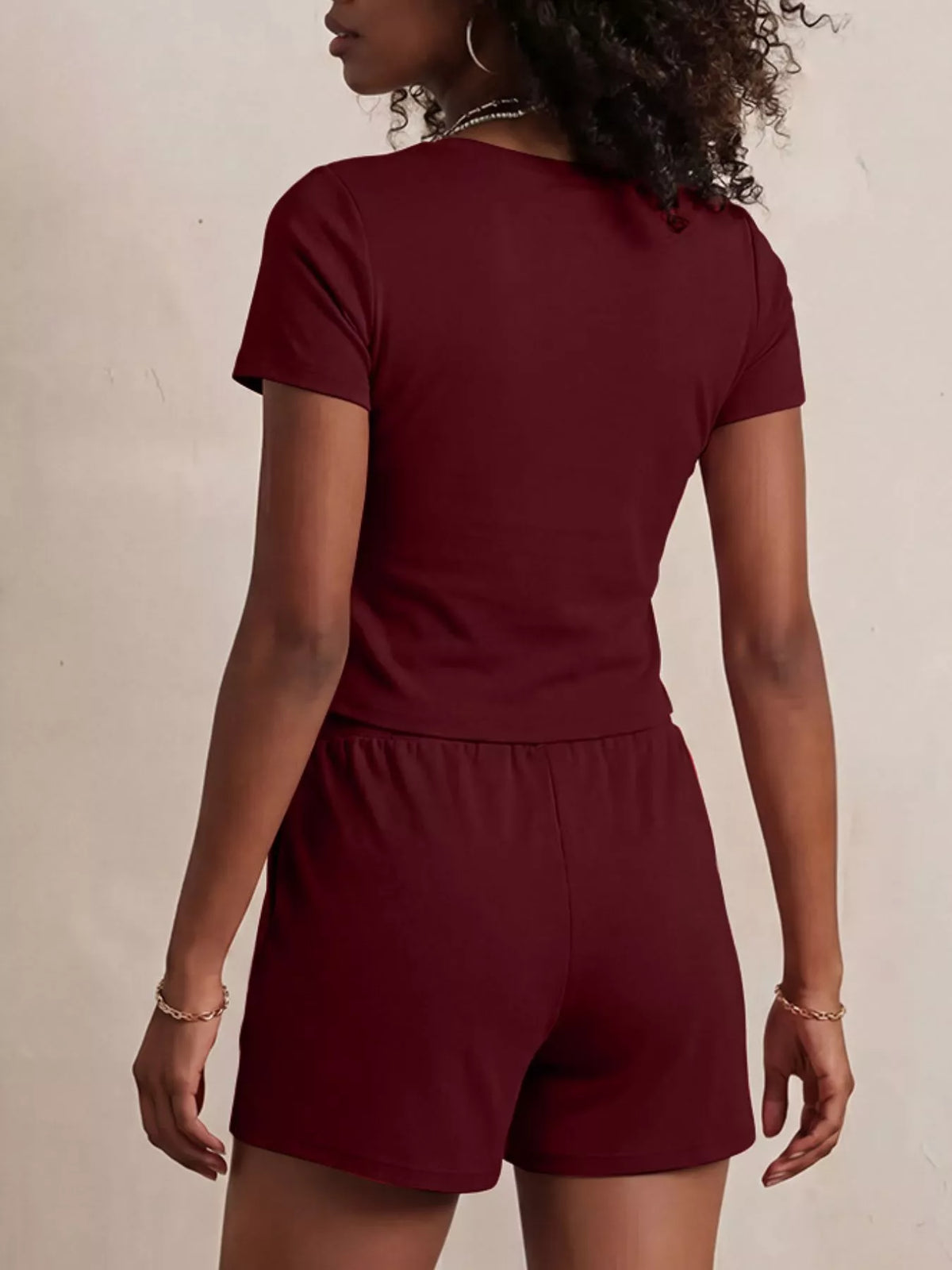 Solid tee short sleeve detail