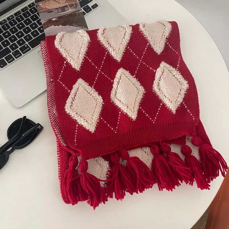 Diamond pattern knitted tassel scarf in red