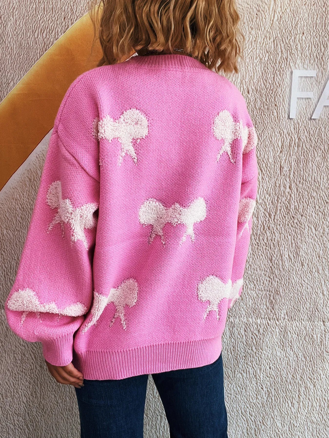 Bow Pattern Round Neck Sweater - Fashorio