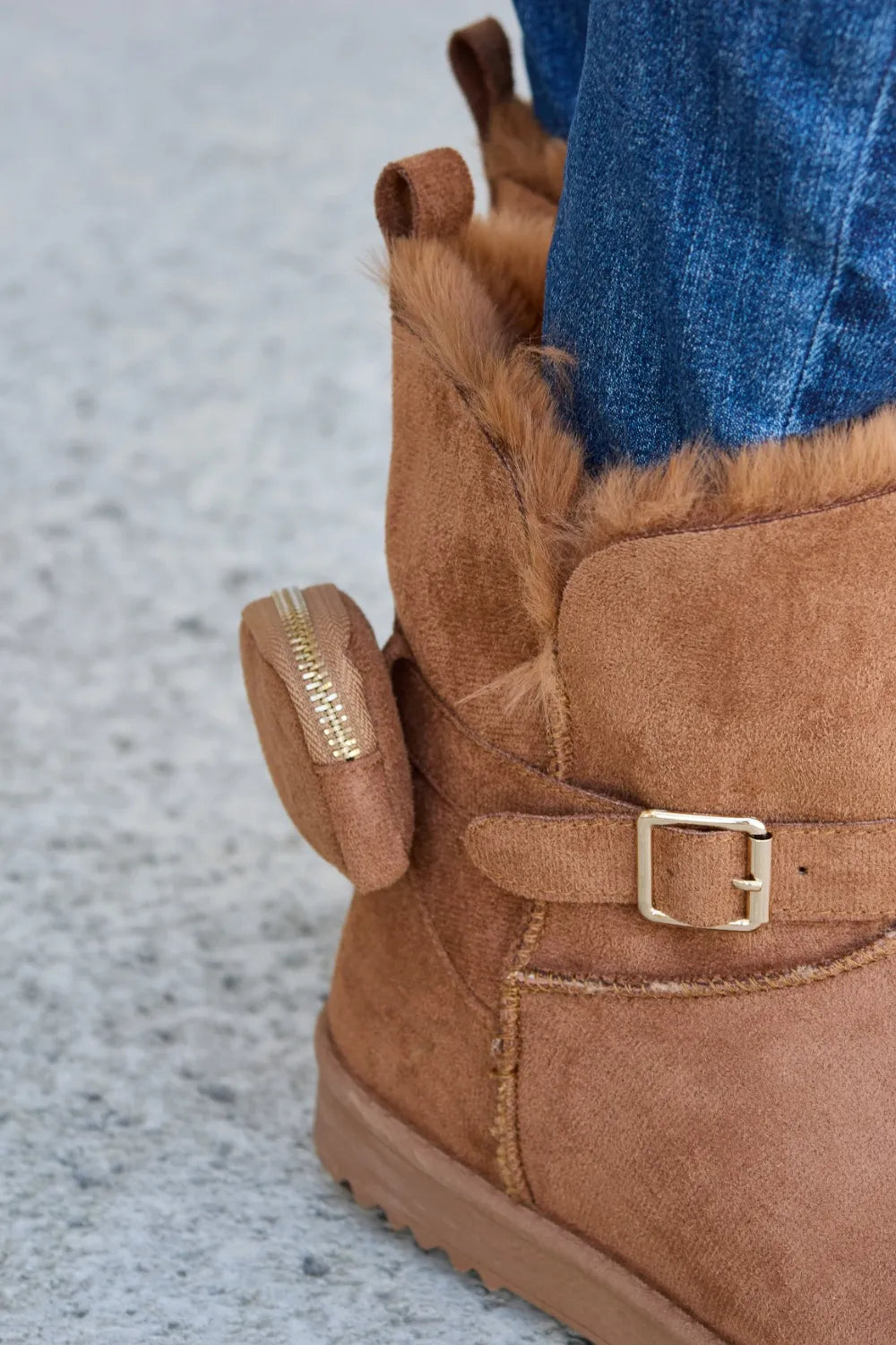 Plush thermal flat boots upper detail