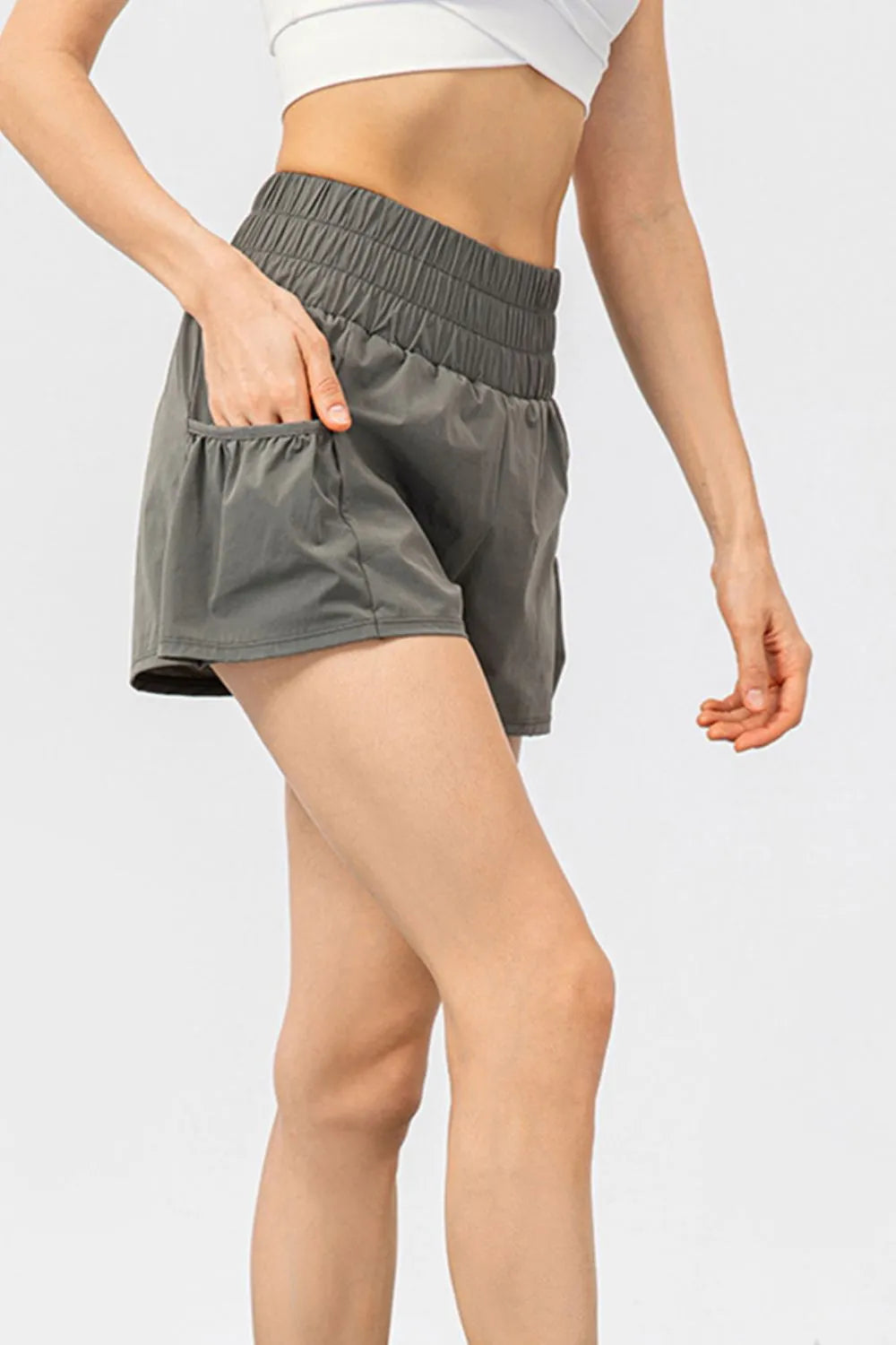 Elastic waist pocketed active shorts back detail