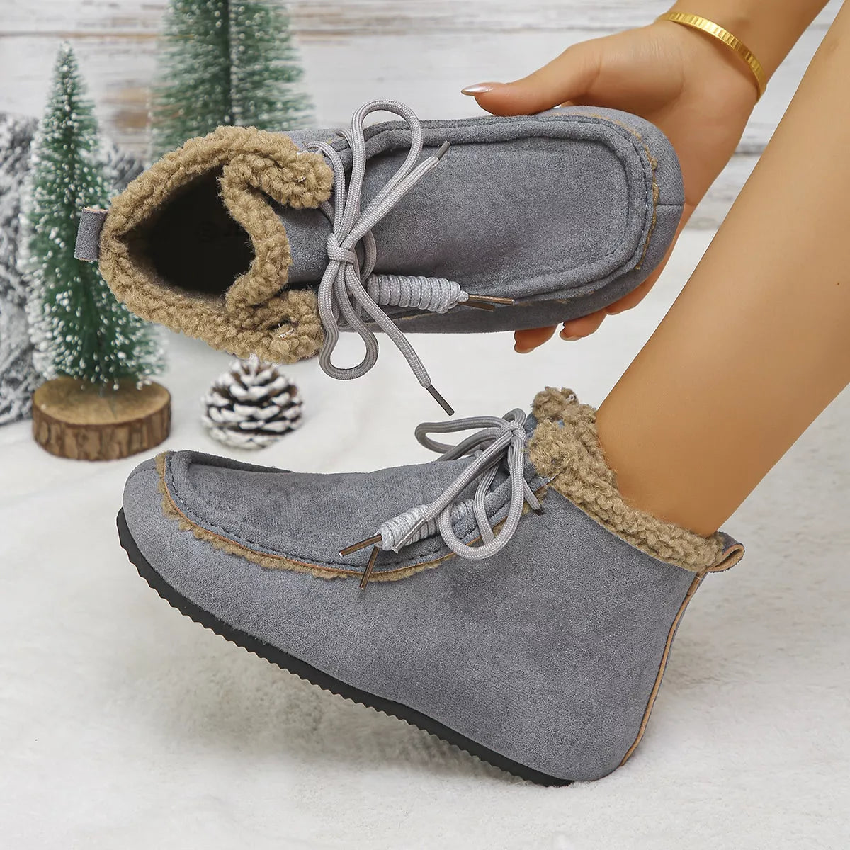 Plush lined ankle boots, heel detail