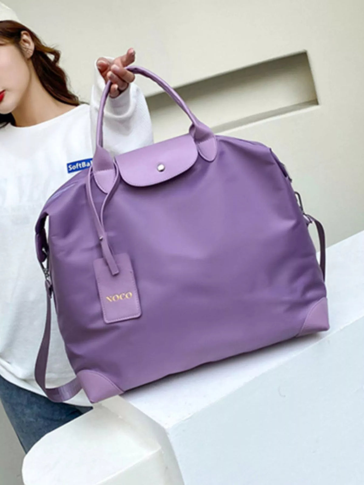 Oxford duffel bag zipper detail