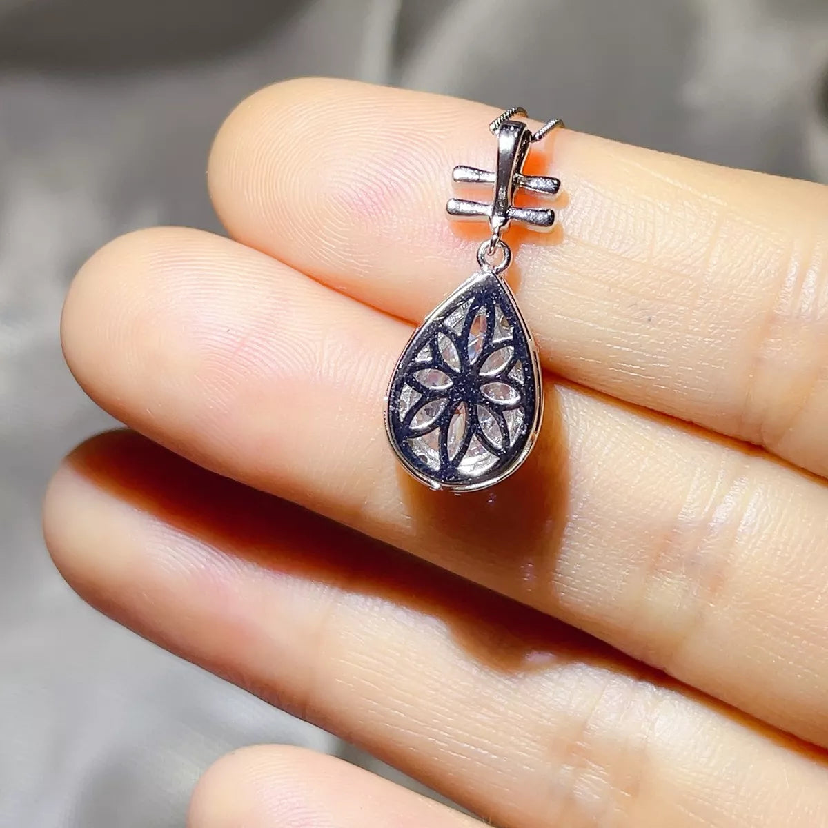 Silver chain and extension chain detail on the pendant necklace