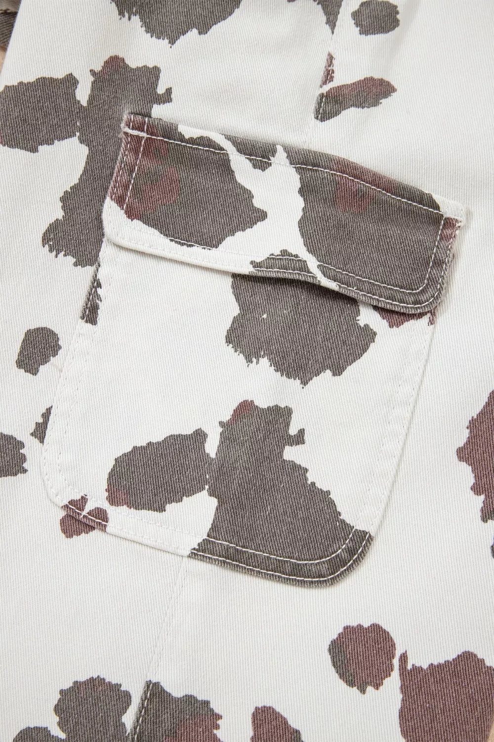 Pocket detail on dark gray printed jeans