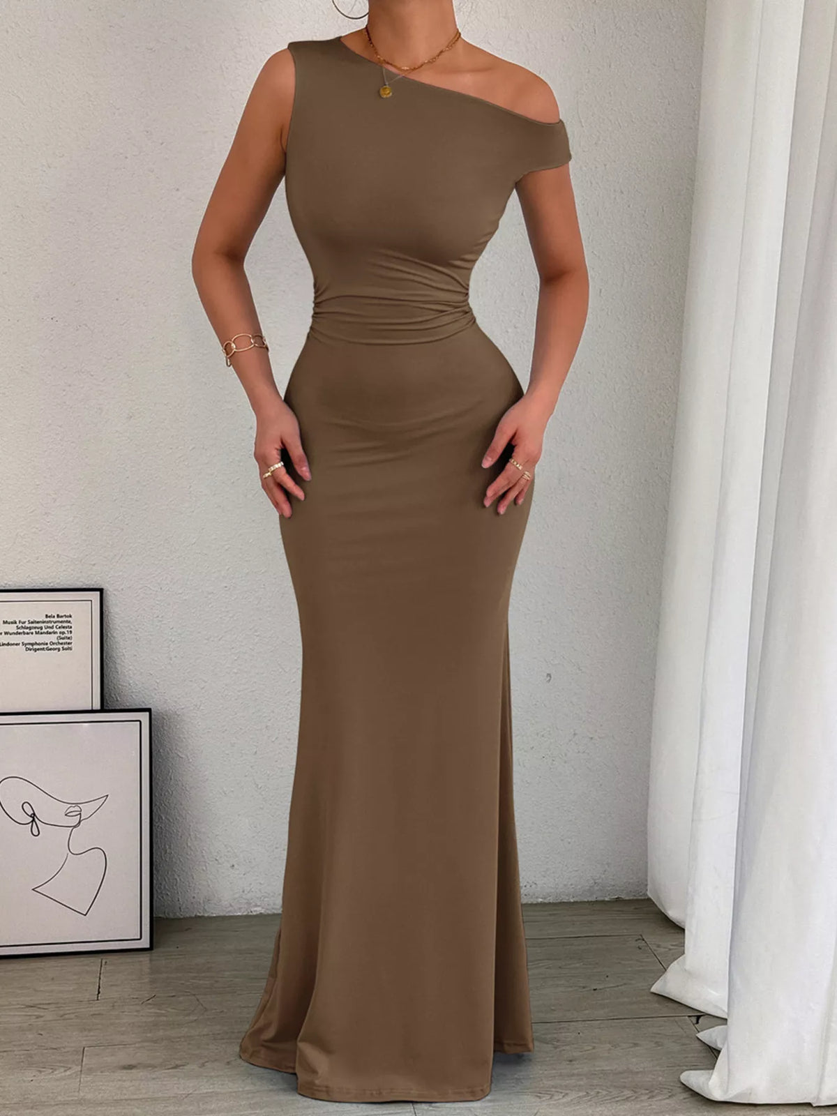 Fabric stretch and ruching detail
