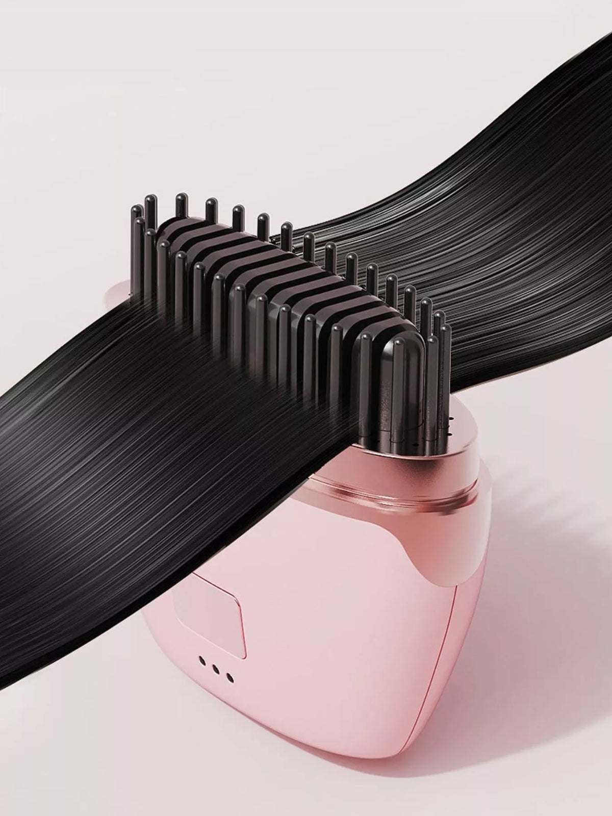 Straightening comb held in hand