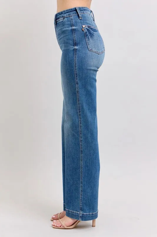 Contrast thread stitching detail on pocket