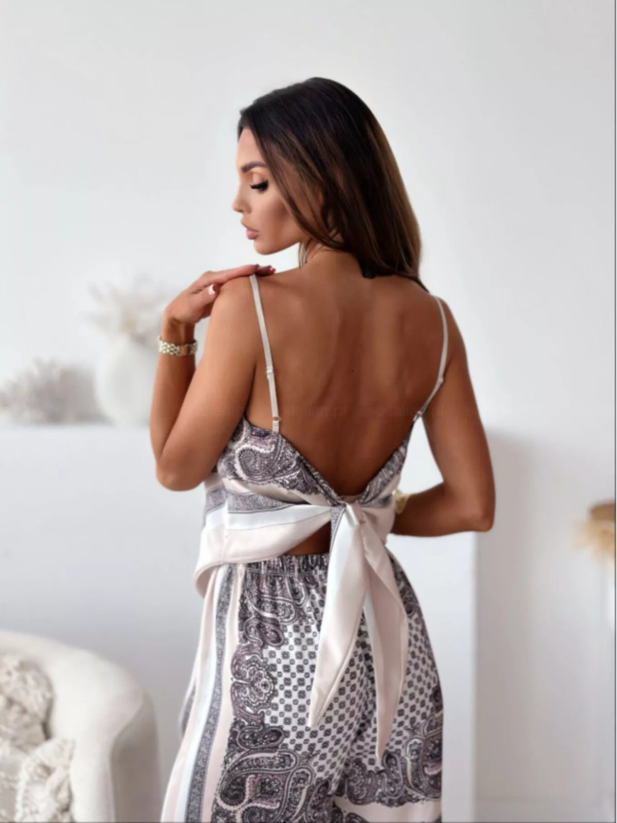 Cami and wide leg pants set profile view