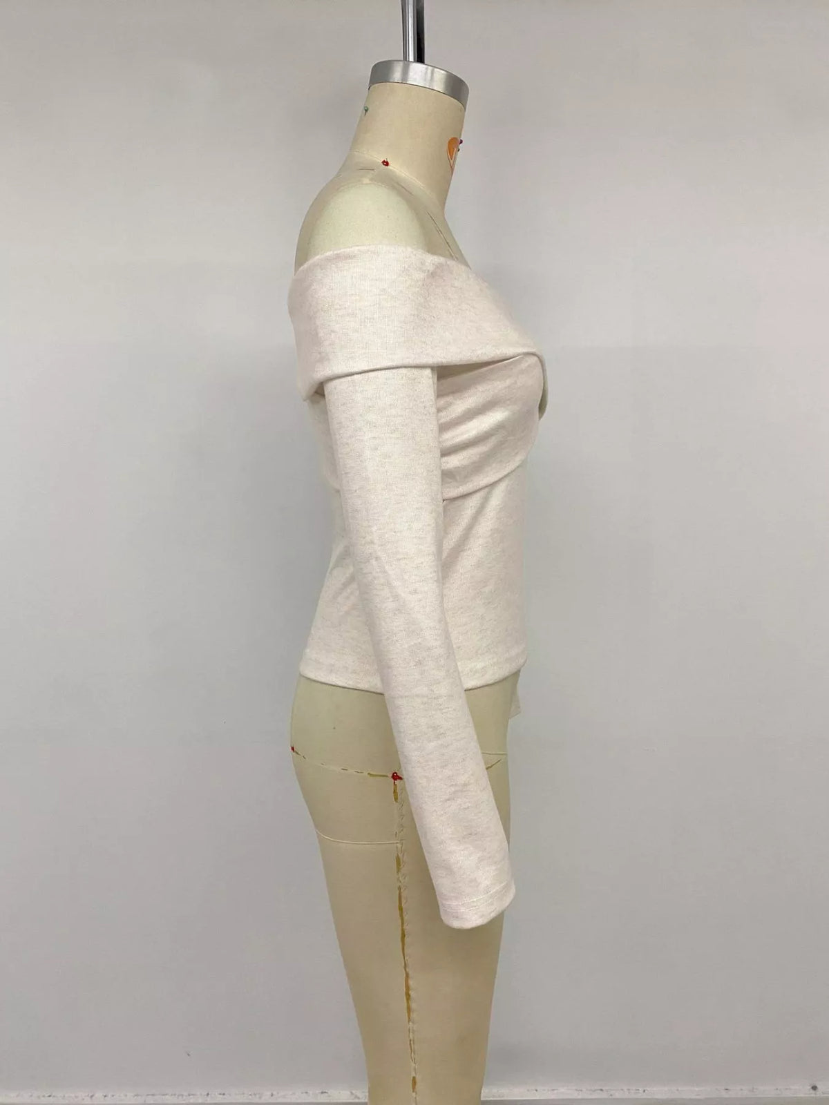 Cropped top hem and waist detail