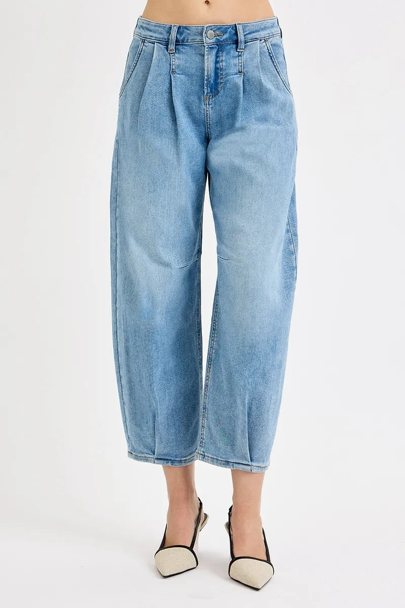 Cropped wide leg jeans side profile showing volume leg