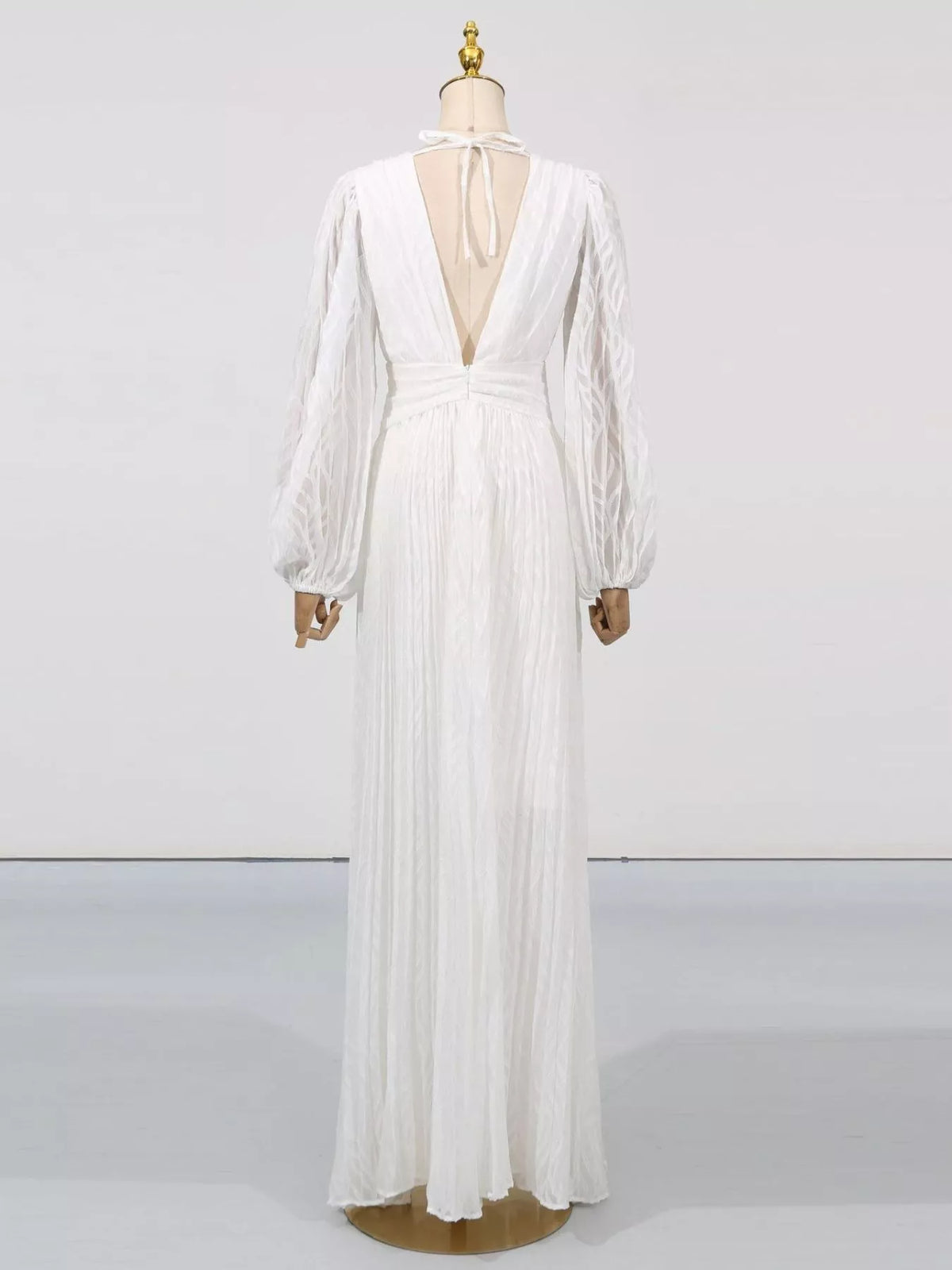 V neck long sleeve maxi dress neckline detail
