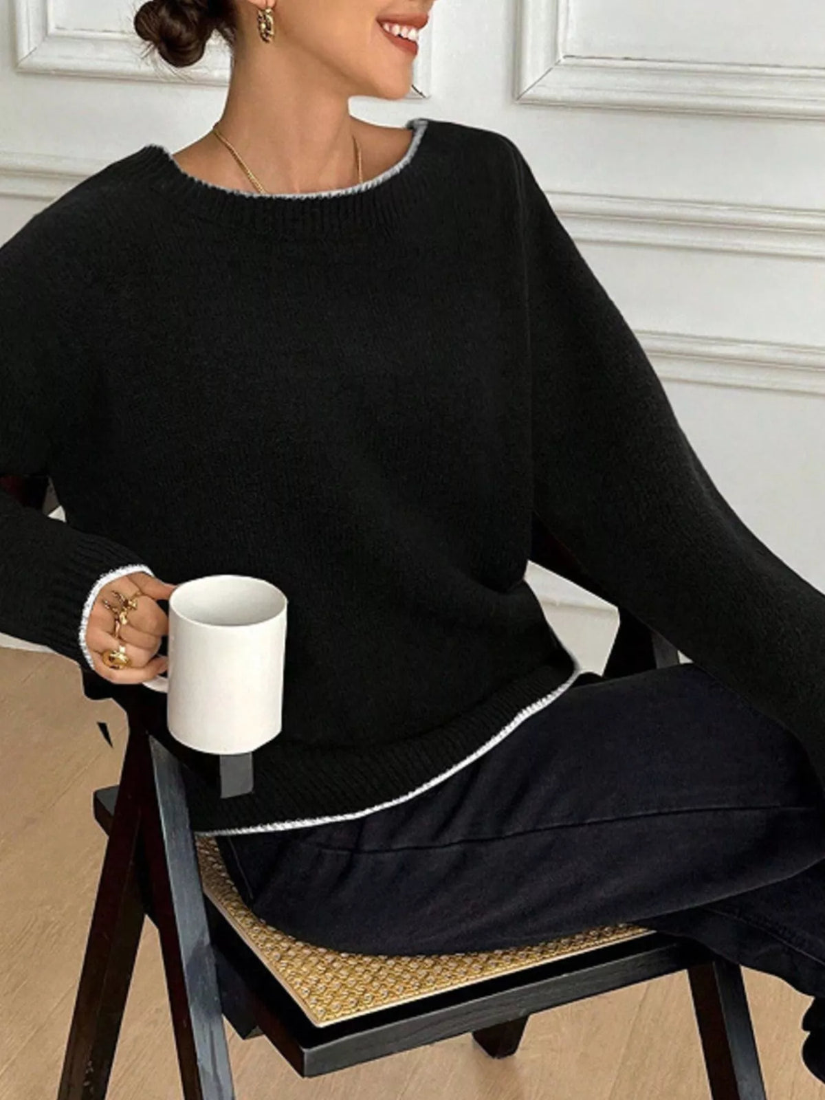 Round neck bow sweater styled look