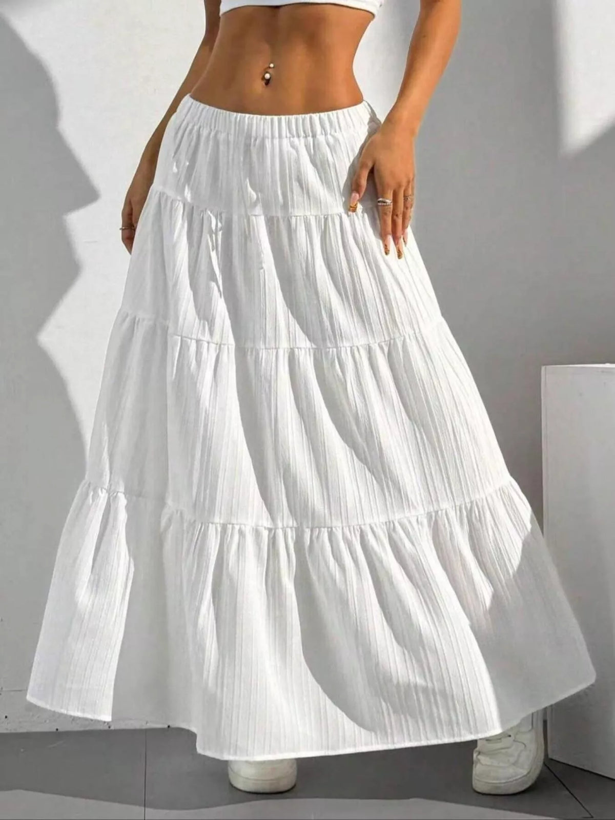 Tiered detail of flowy maxi skirt