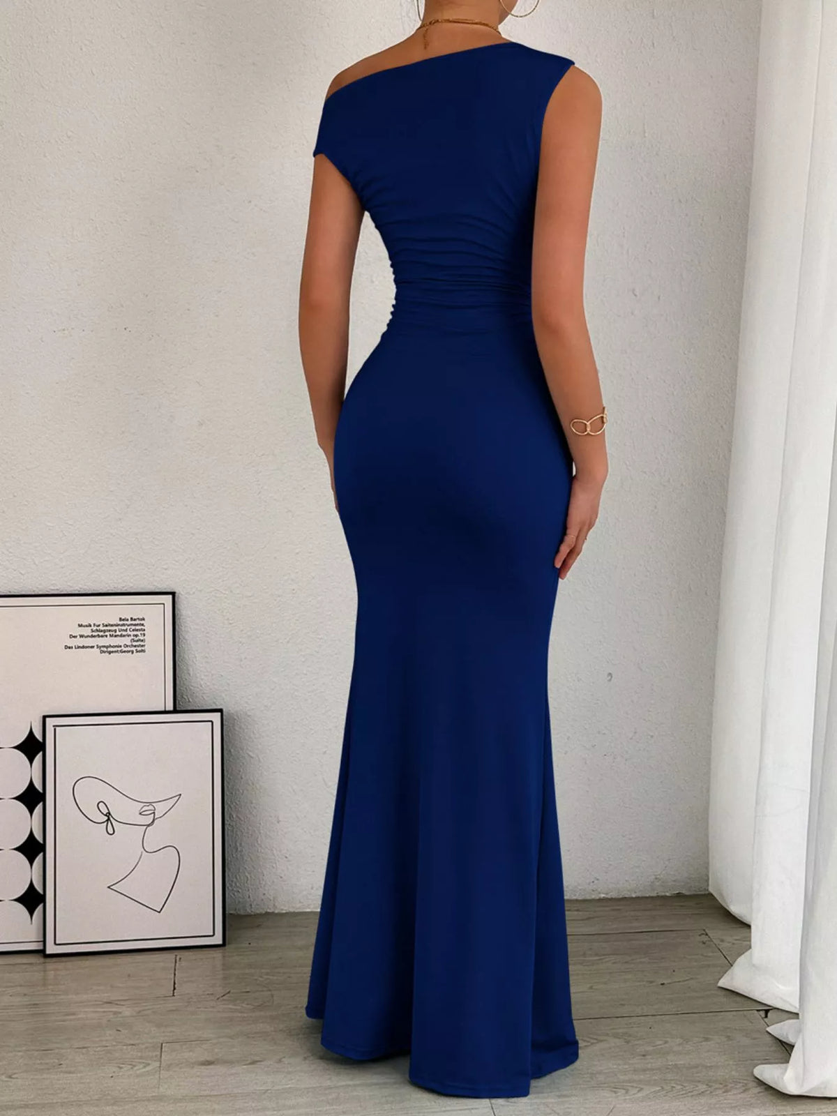 Fabric stretch and ruching detail