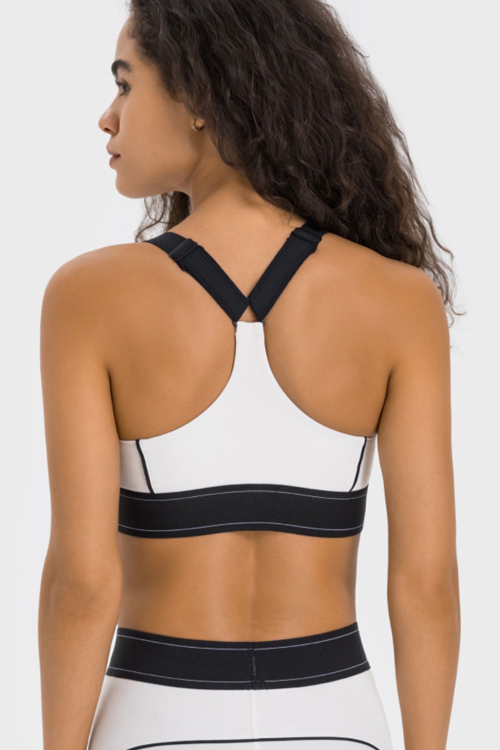 Round neck sports bra in chocolate