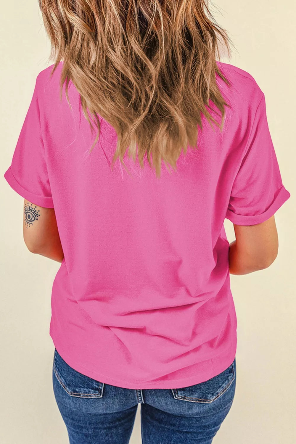 Round neck and shoulder detail on the pink starfish tee