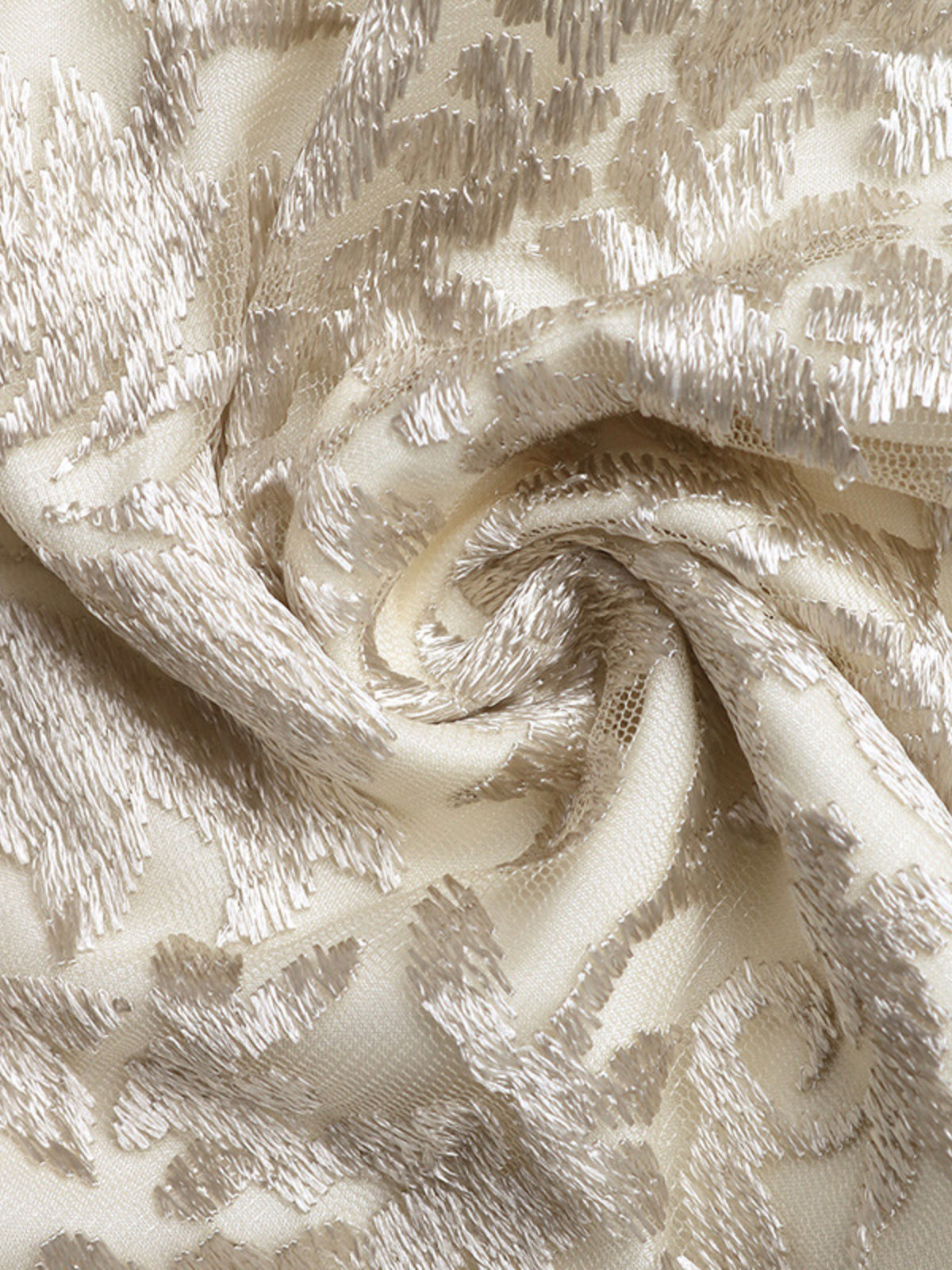 Detail of the scalloped edge and lace pattern