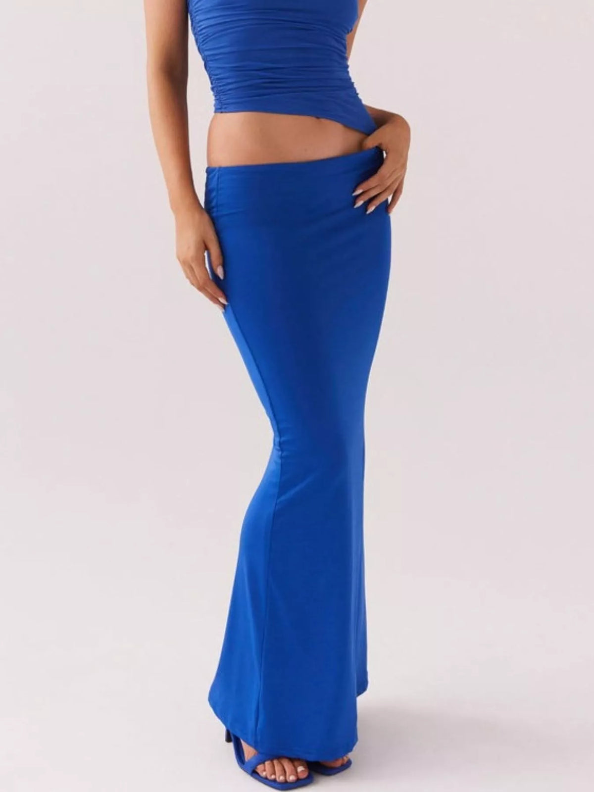 One shoulder maxi set styling
