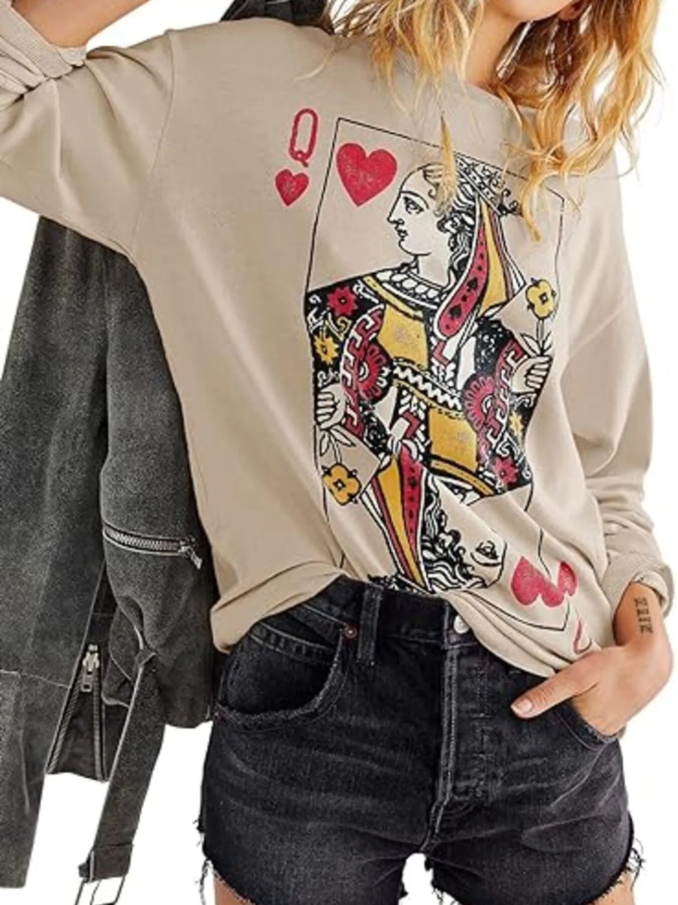 Queen of Hearts Playing Card Graphic Round Neck Sweatshirt - Fashorio