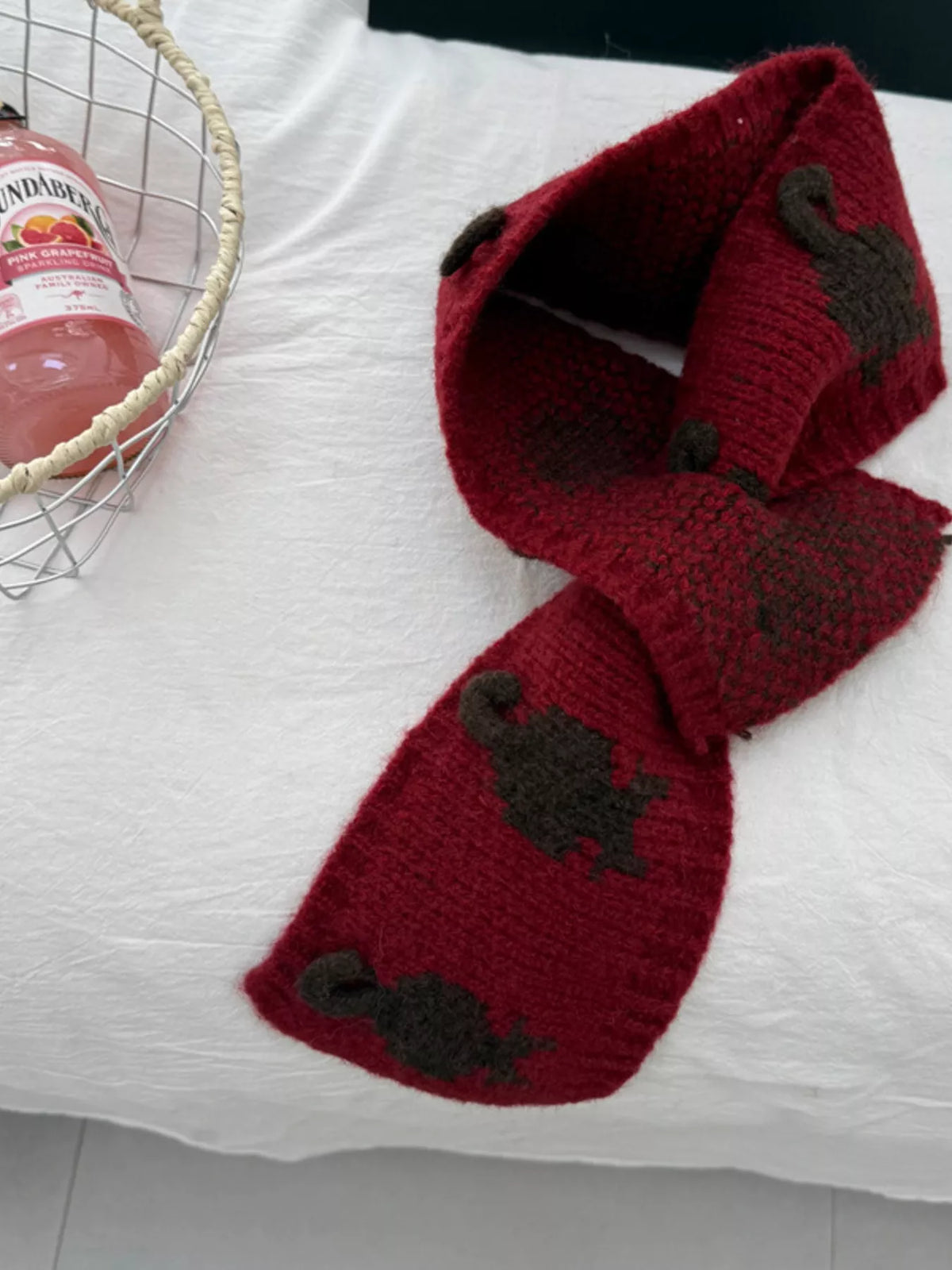 Red contrast pattern warm scarf