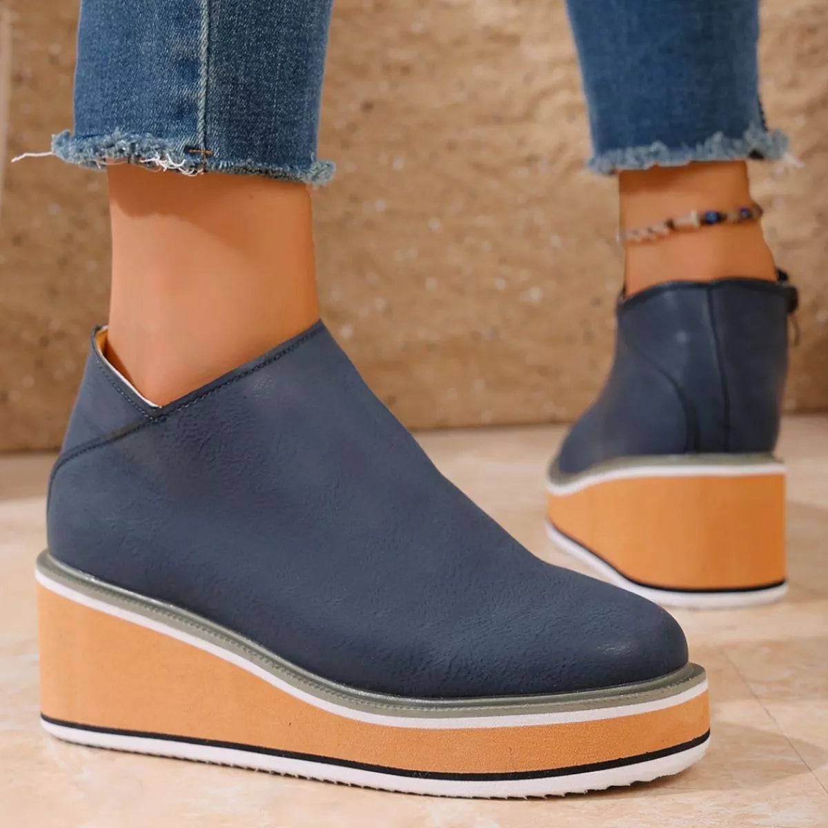 Wedge boots sole and tread detail