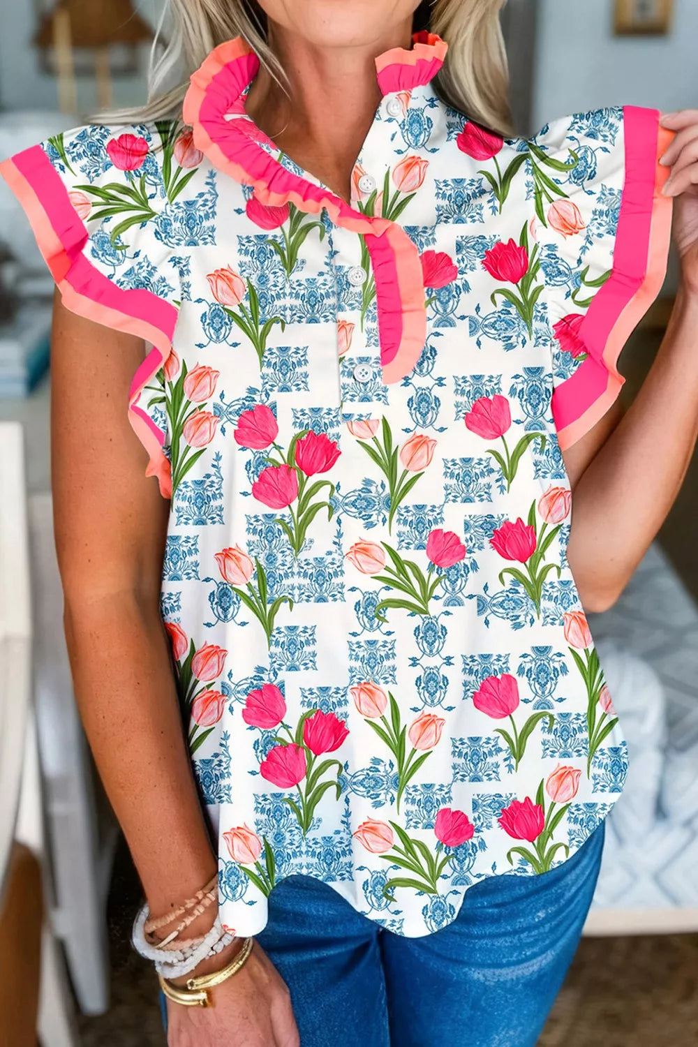 Floral print ruffle collar blouse back view
