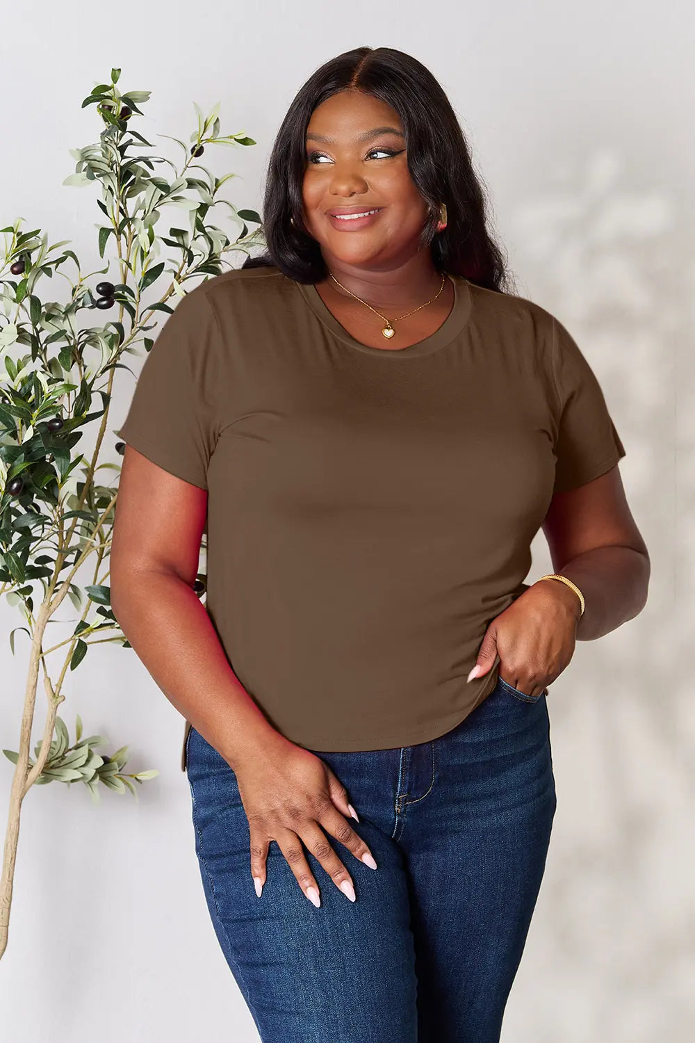 Round neck short sleeve tee back view