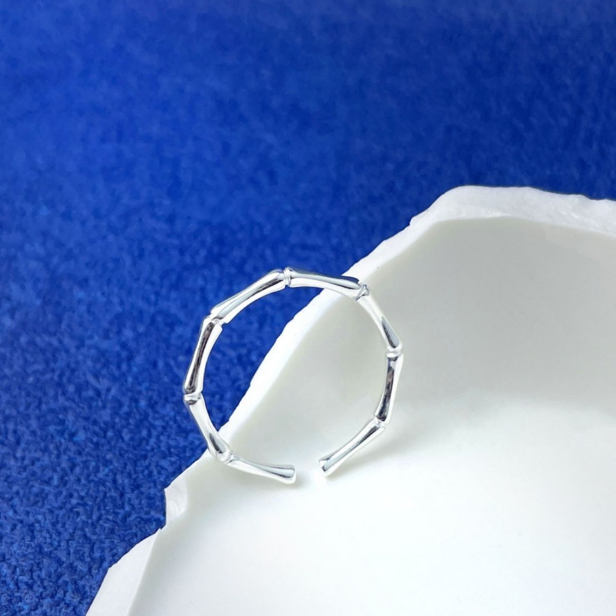 Branch open ring detail of the open gap in the band