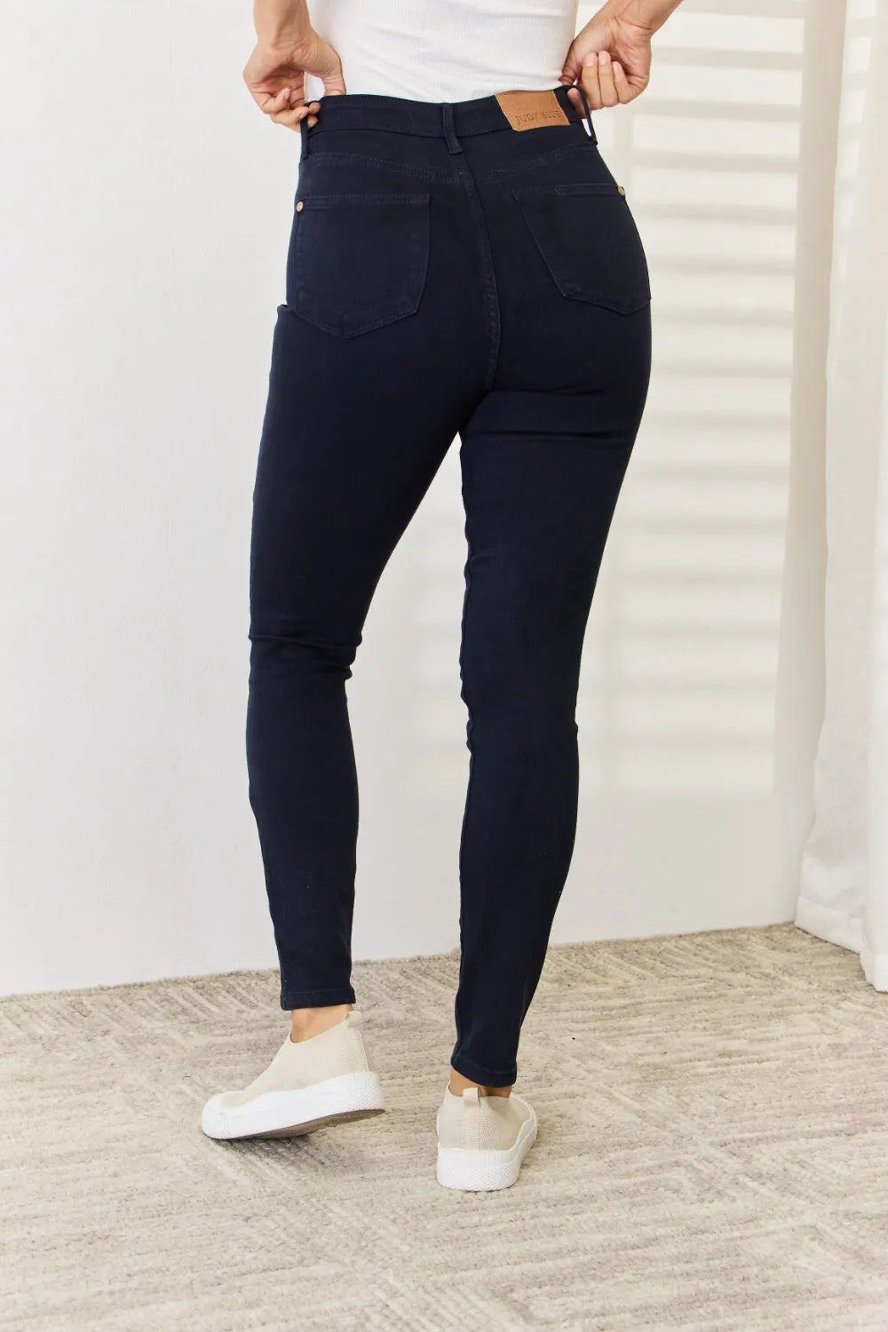 Judy Blue navy skinny jeans pocket detail