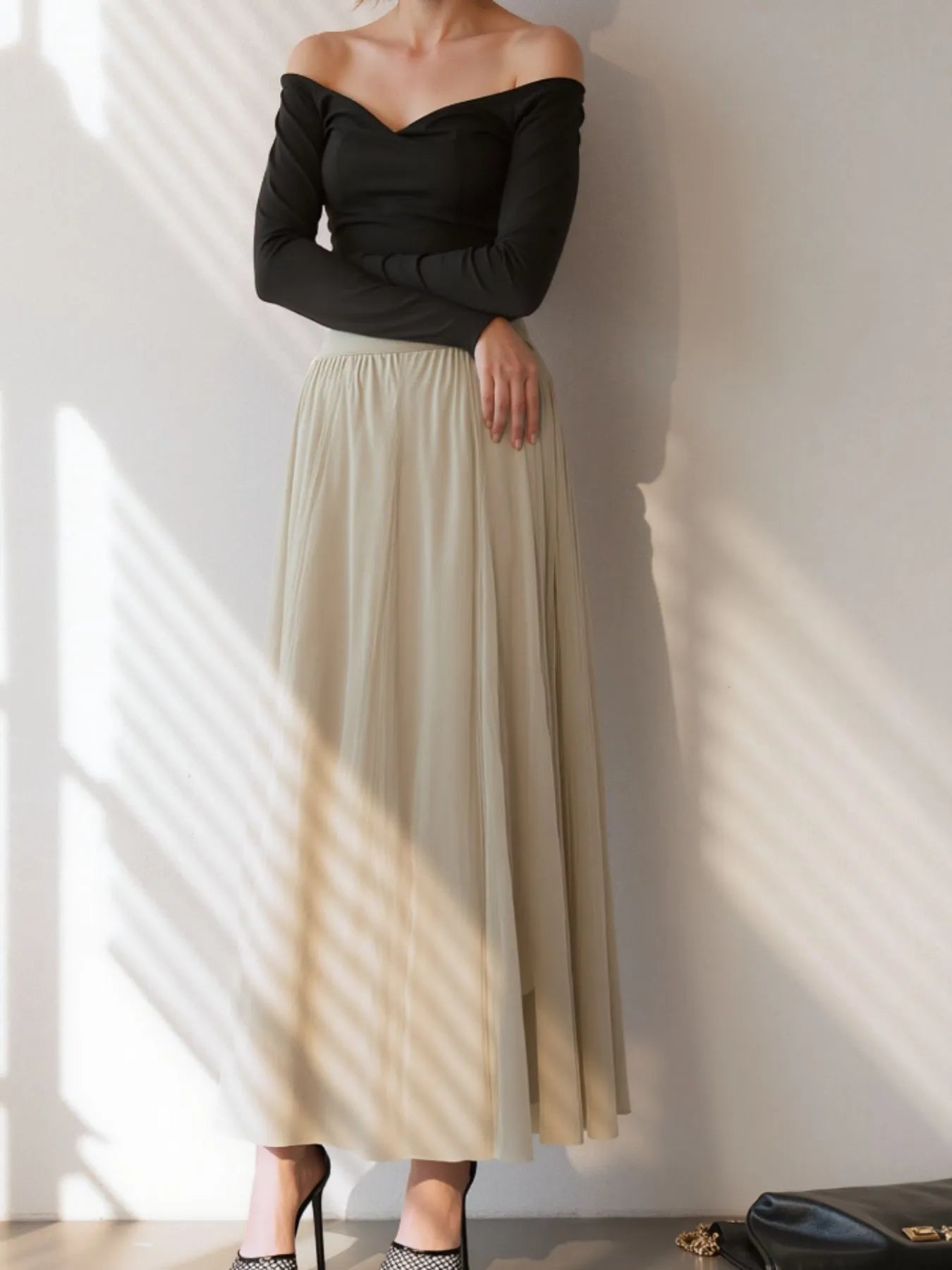 High-Waisted Midi Skirt Beige - Fashorio