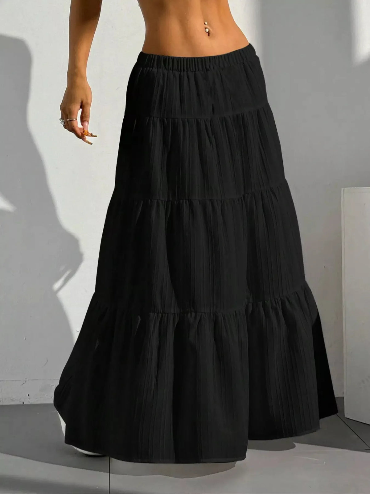 Maxi skirt hem movement detail