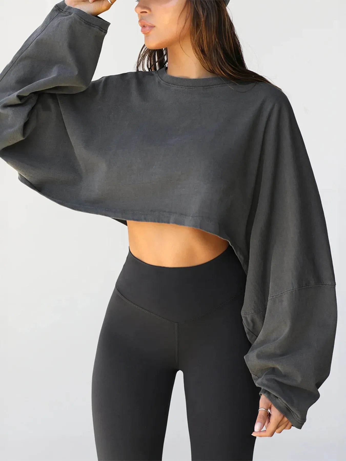 Round Neck Long Sleeve Crop Sweatshirt - Fashorio