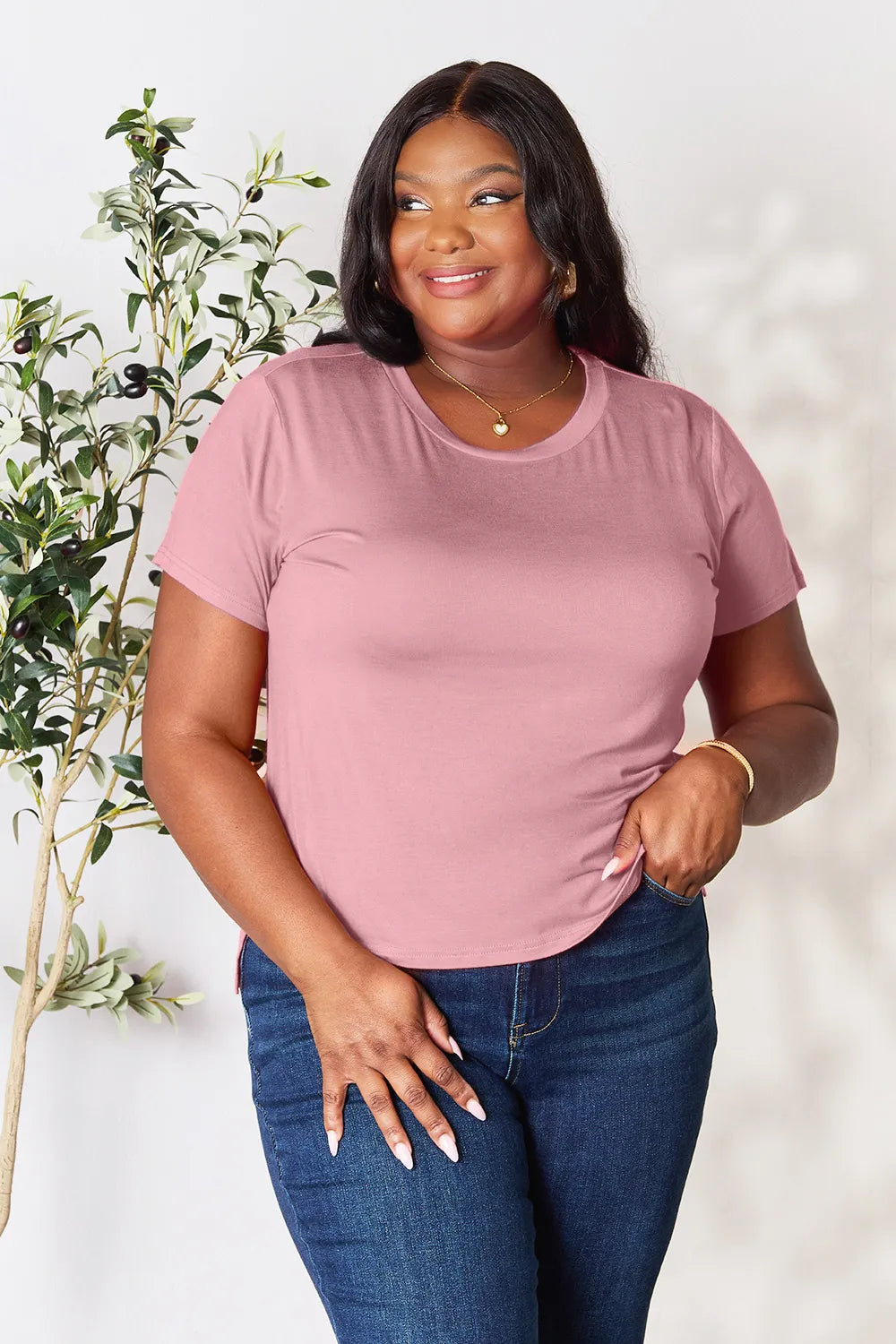 Round neck slit tee side slit detail