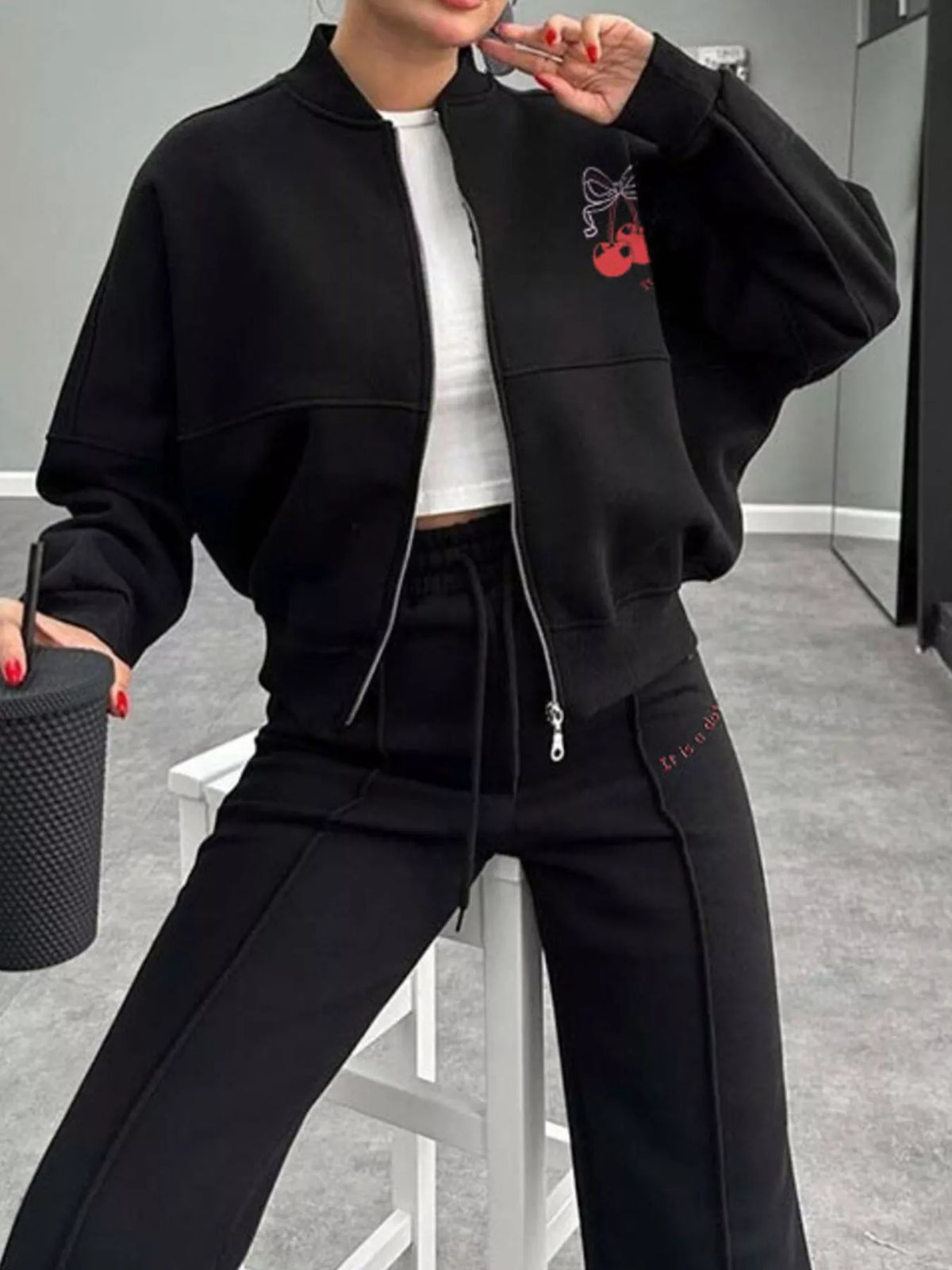 Dropped shoulder jacket detail close up