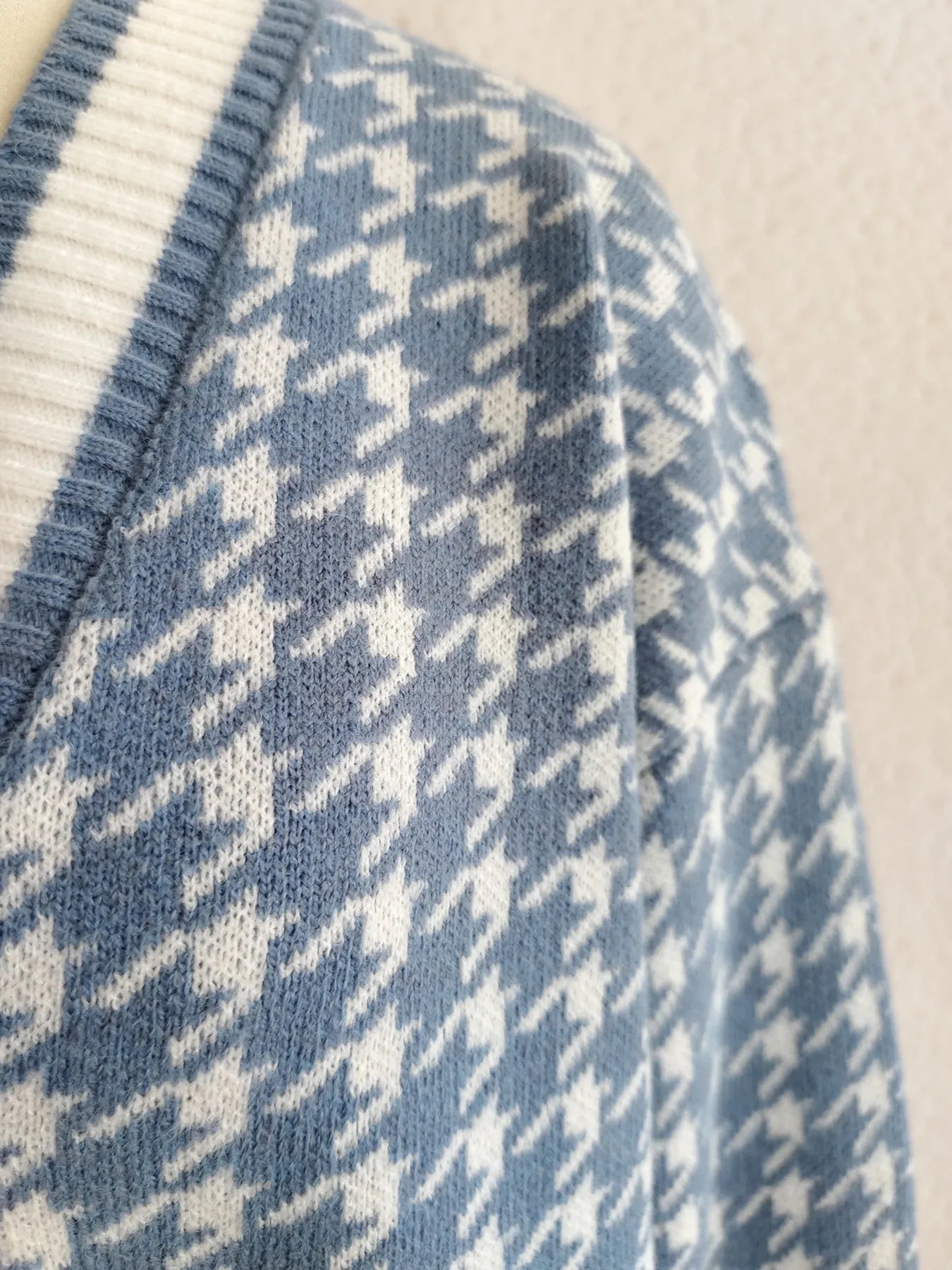 Houndstooth Pattern V-Neck Button-Up Cardigan - Fashorio