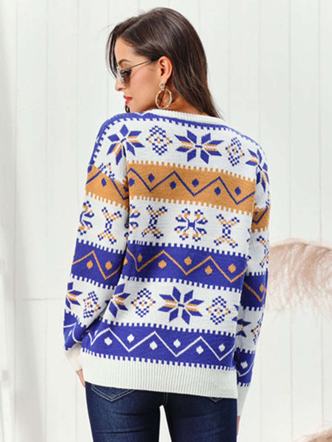 Snowflake Pattern Round Neck Sweater - Fashorio